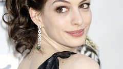 Woman anne hathaway
