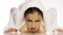 Woman Aria Giovanni white