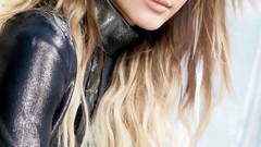 Woman Ashlee Simpson