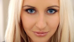 Woman ass close-up blondes blue eyes back view models nude 