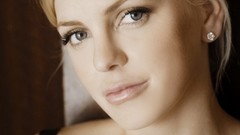 Woman August Anna Faris magazines