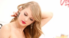 Woman Awards Celebrity blondes taylor swift singers