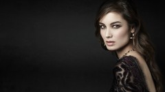 Woman Bérénice Marlohe