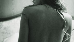 Woman back beds monochrome Aida Yespica