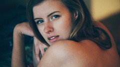 Woman back shoulders blue eyes brunettes