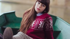 Woman bangs models Pauline Hita