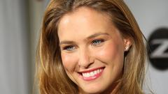 Woman bar refaeli