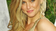 Woman bar refaeli