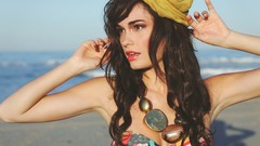 Woman Beaches brunettes