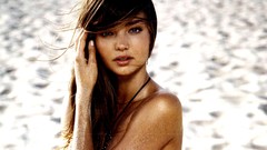 Woman Beaches shoulders brunettes models miranda kerr