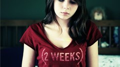 Woman beds t-shirts brunettes models Zara Jay