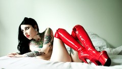 Woman beds tattoos models
