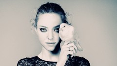 Woman Birds Celebrity faces Actress amanda seyfried