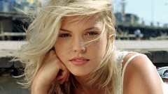 Woman blondes Agnes Bruckner