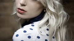 Woman blondes amanda jenssen flower in hair