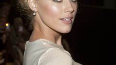 Woman blondes amber heard