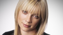 Woman blondes amy smart blue eyes