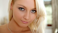 Woman blondes Annely Gerritsen