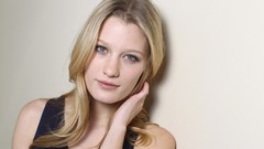 Woman blondes ashley hinshaw