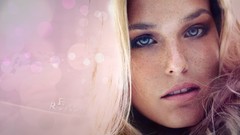 Woman blondes bar refaeli