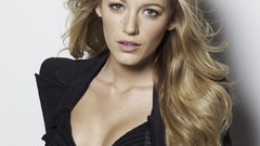 Woman blondes blake lively