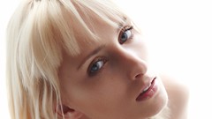 Woman blondes blue eyes