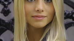 Woman blondes blue eyes