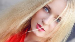 Woman blondes blue eyes