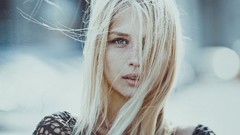 Woman blondes blue eyes