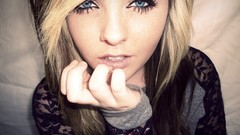 Woman blondes blue eyes