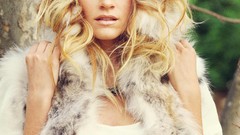 Woman blondes Brit Morgan