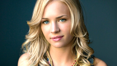Woman blondes britt robertson
