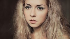 Woman blondes brown eyes