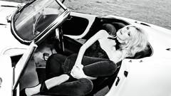 Woman blondes cabrio grayscale