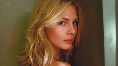 Woman blondes Caitlin Manley