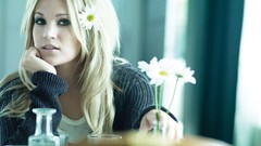 Woman blondes carrie underwood