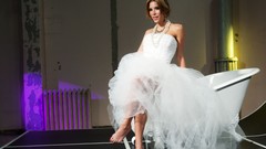 Woman blondes Cassandra Cruz