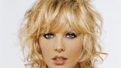 Woman blondes charlize theron