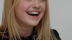 Woman blondes Dakota Fanning