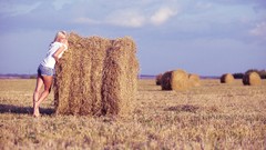 Woman blondes denim shorts