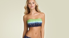 Woman blondes elisandra tomacheski