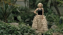 Woman blondes elisha cuthbert