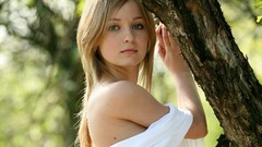 Woman blondes Elle B