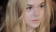 Woman blondes elle fanning