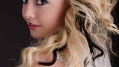 Woman blondes gray eyes