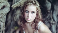 Woman blondes green eyes