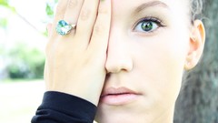 Woman blondes green eyes