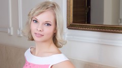 Woman blondes green eyes Feeona A