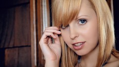 Woman blondes Hayden Winters