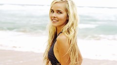 Woman blondes Isabel Lucas
